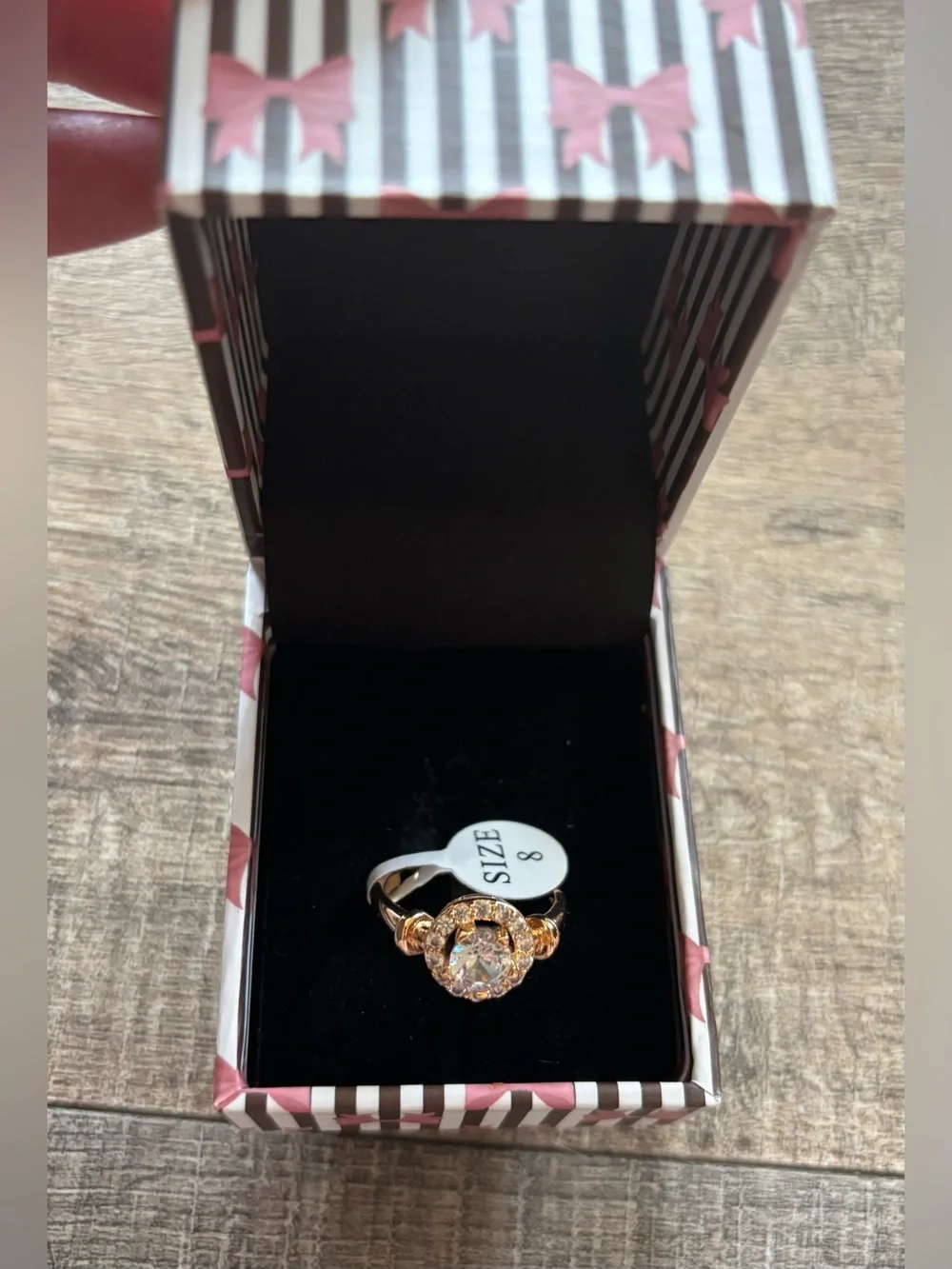 NWT Piatella Jewelry women’s size 8 gold tone halo promise ring with gift box